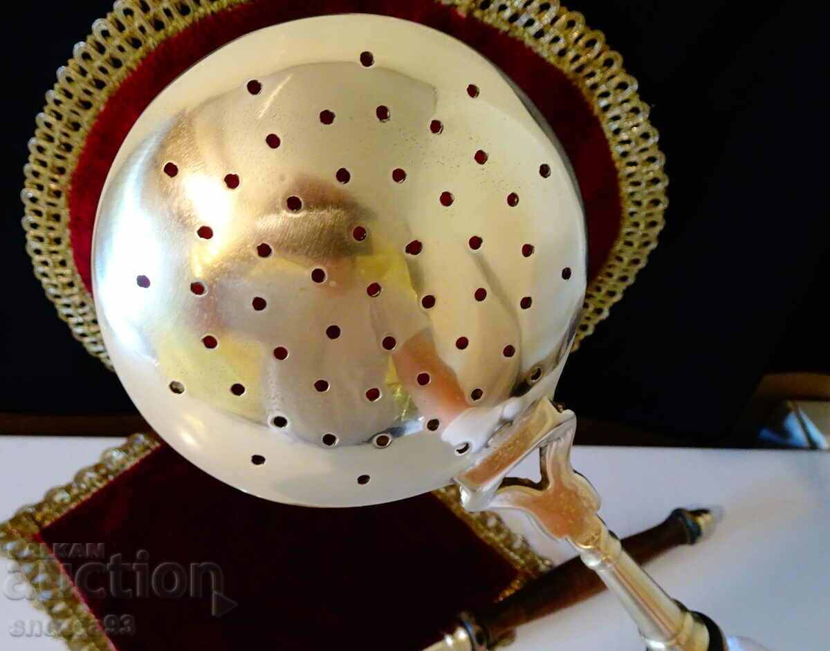 Бронзови прибори за готвене и сервиране. - 6 Бронзови прибори за готвене и сервиране. - 6