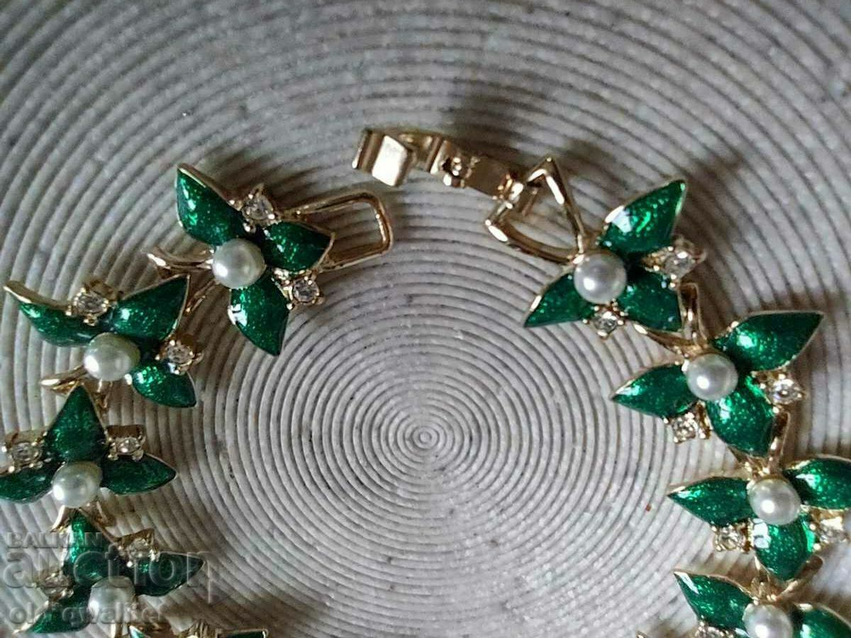 Auction Bracelet with green enamel, gold plating Auction Bracelet with green enamel, gold plating