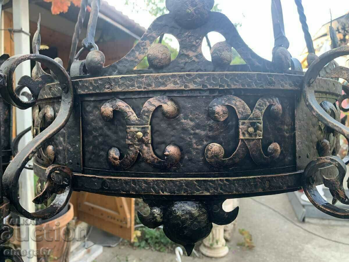Candelabru mare, forjat, antic de la inceput. în secolul al XX-lea cu preț € 499.00 | 975.96 BGN Candelabru mare, forjat, antic de la inceput. în secolul al XX-lea cu preț € 499.00 | 975.96 BGN