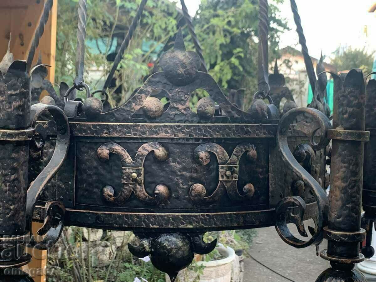 Licitație Candelabru mare, forjat, antic de la inceput. în secolul al XX-lea Licitație Candelabru mare, forjat, antic de la inceput. în secolul al XX-lea