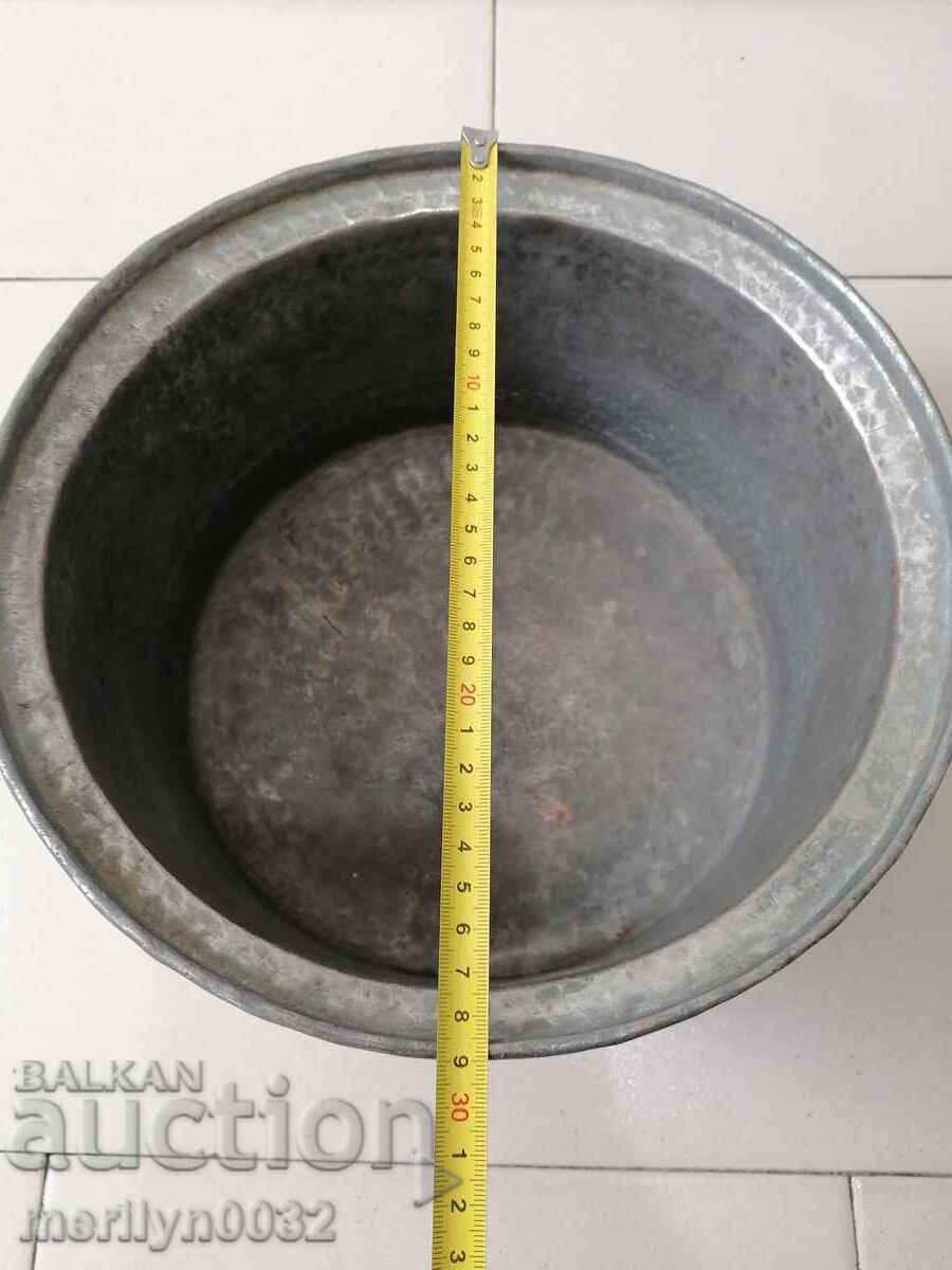 An old bakery saucepan, a baker, a brass copper pot - 5 An old bakery saucepan, a baker, a brass copper pot - 5