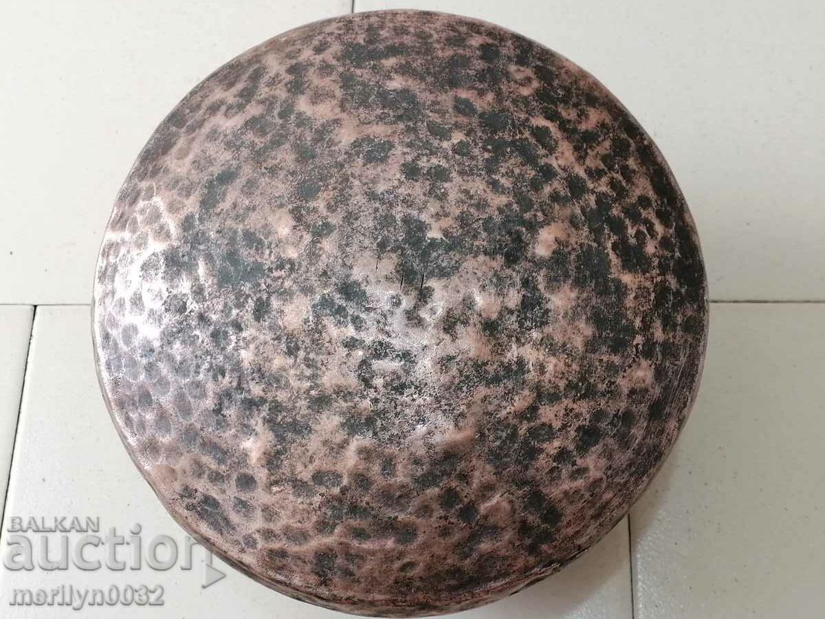 Ένα παλιό καζάνι χαλκού συνθλίβει ένα χάλκινο δοχείο χαλκού - 6 Ένα παλιό καζάνι χαλκού συνθλίβει ένα χάλκινο δοχείο χαλκού - 6