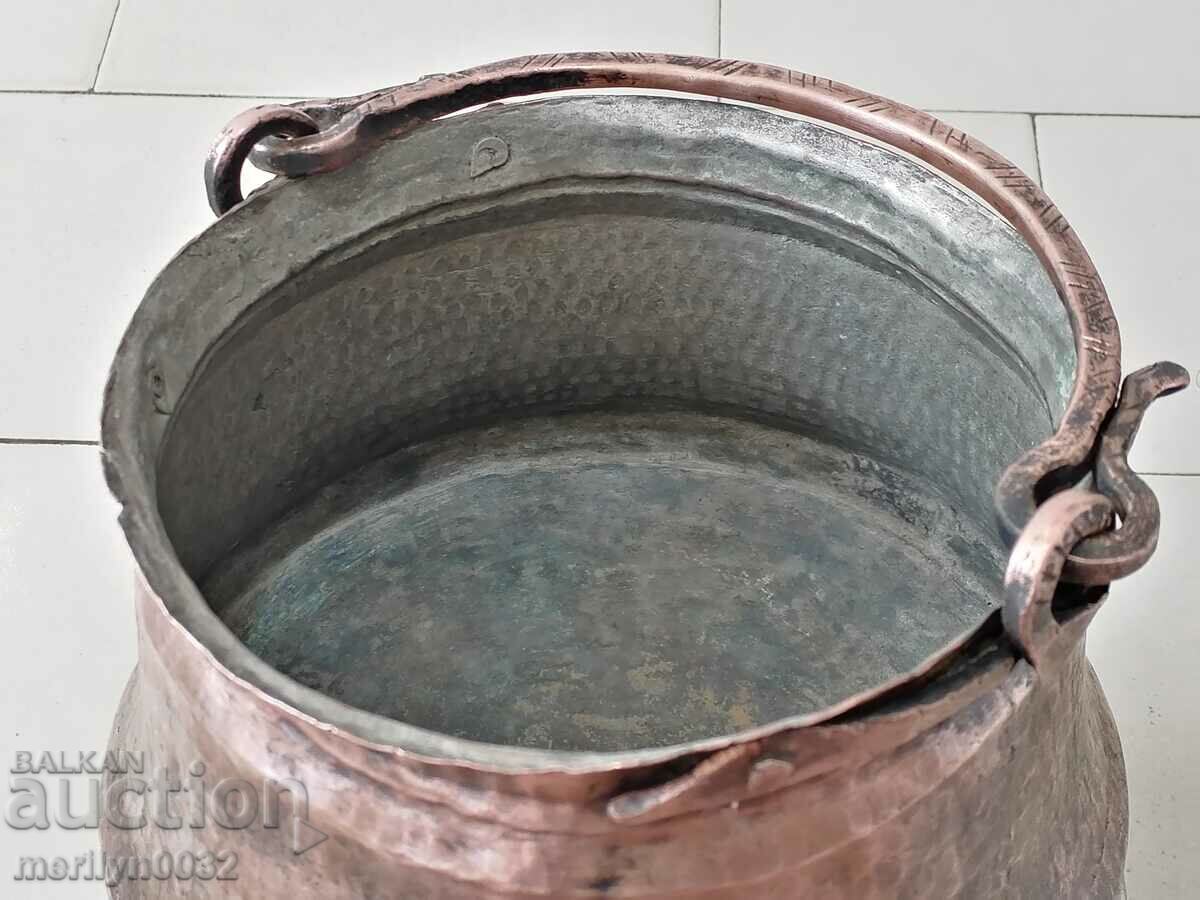 Ένα παλιό καζάνι χαλκού συνθλίβει ένα χάλκινο δοχείο χαλκού - 7 Ένα παλιό καζάνι χαλκού συνθλίβει ένα χάλκινο δοχείο χαλκού - 7