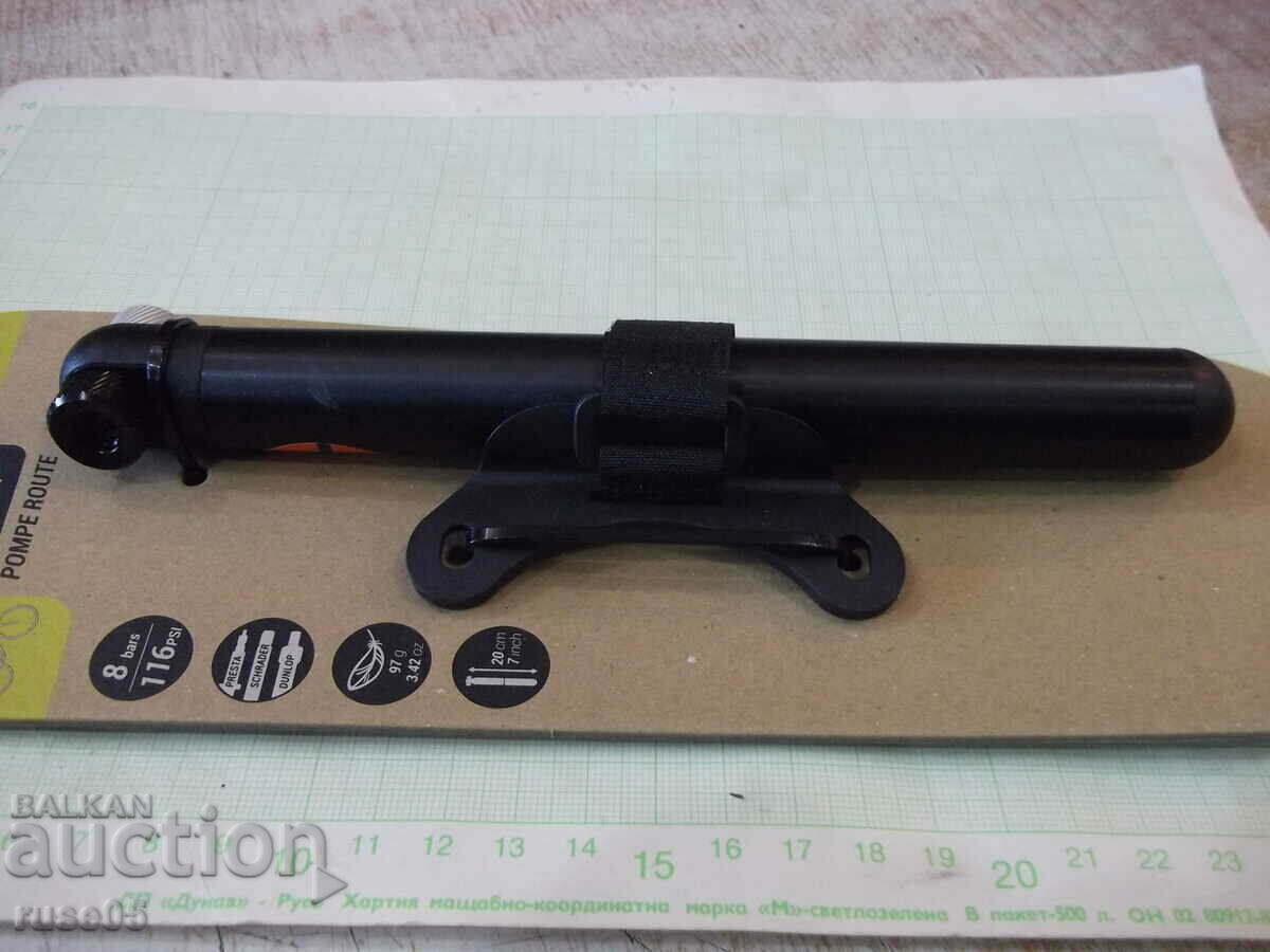 Помпа ръчна за шосейно колоездене черна нова с цена 25.00 лв. | € 12.78 Помпа ръчна за шосейно колоездене черна нова с цена 25.00 лв. | € 12.78