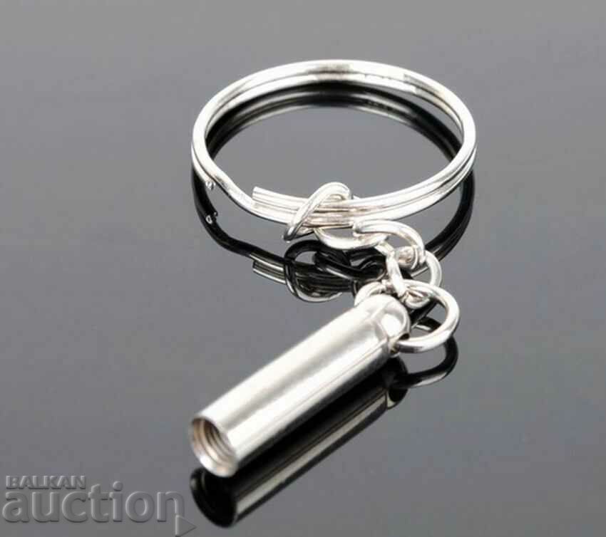 Licitație O șurubelniță mică pe un inel de chei îndreptă crucea și hexagonal Licitație O șurubelniță mică pe un inel de chei îndreptă crucea și hexagonal