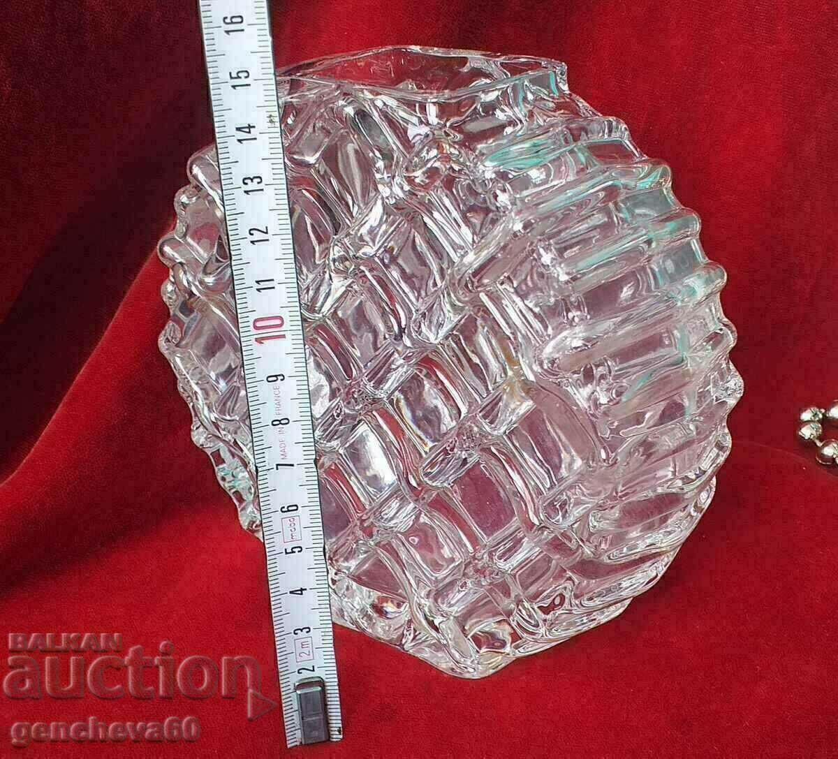 Auction  Beautiful vase, lead crystal ball