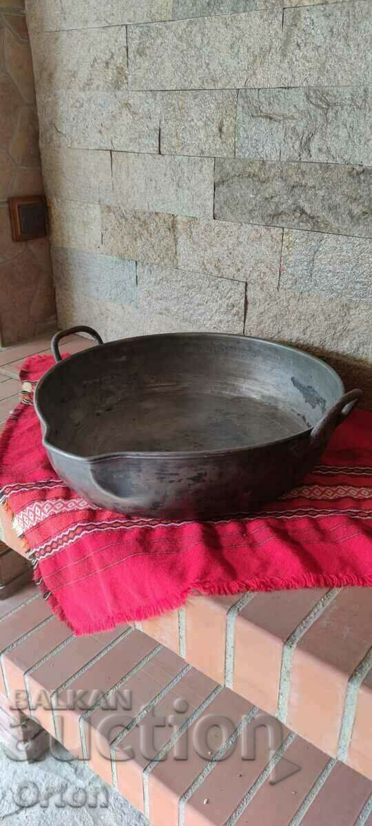 Παλιό σφυρήλατο χάλκινο τηγάνι - 1926 με τιμή 279.00 BGN | € 142.65 Παλιό σφυρήλατο χάλκινο τηγάνι - 1926 με τιμή 279.00 BGN | € 142.65