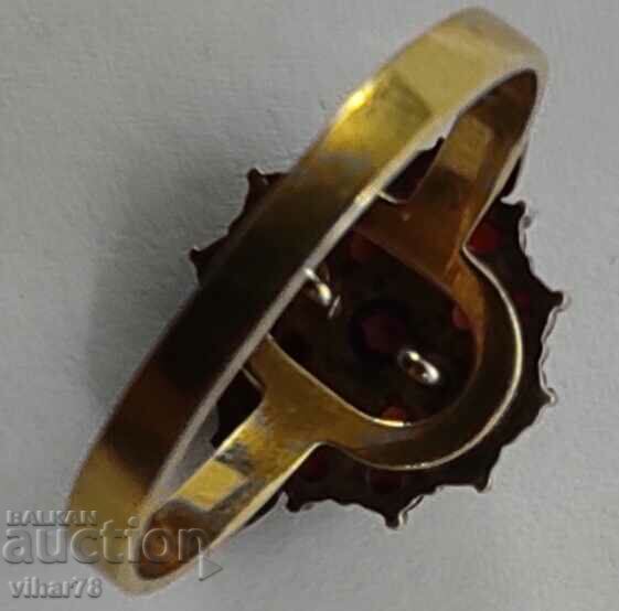 OLD LADIES SILVER RING WITH GARNET AND GOLD PLATED - 7 OLD LADIES SILVER RING WITH GARNET AND GOLD PLATED - 7