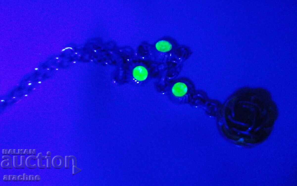 Fenton glass Uranium glass American silver necklace with price 95.00 BGN | € 48.57