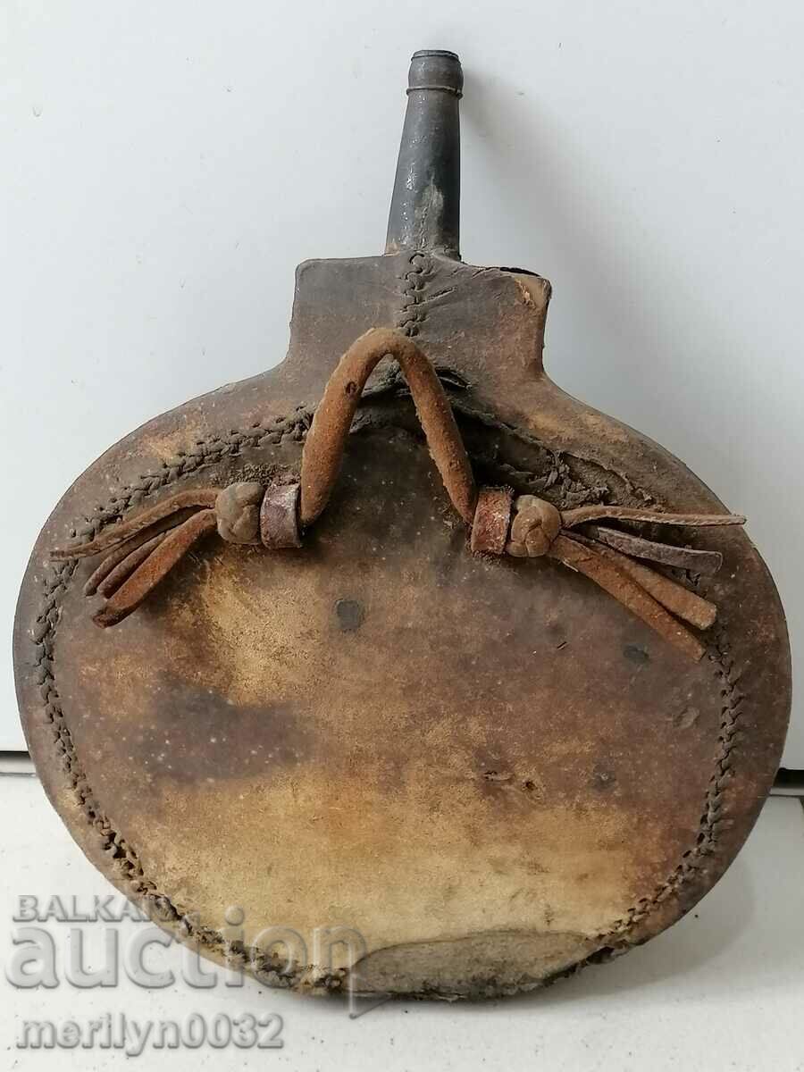 Haiduk powder flask wood and leather UNIQUE rifle pistol 19th century with price 320.00 BGN | € 163.61 Haiduk powder flask wood and leather UNIQUE rifle pistol 19th century with price 320.00 BGN | € 163.61