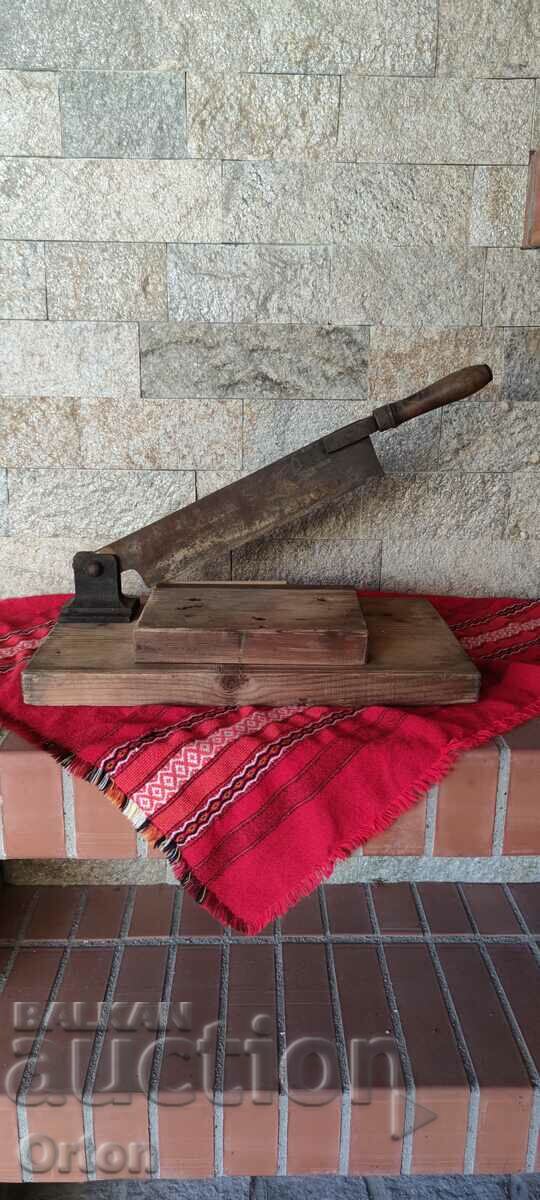 OLD SATURN WITH BOARD / ANTIQUE with price 150.00 BGN | € 76.69 OLD SATURN WITH BOARD / ANTIQUE with price 150.00 BGN | € 76.69