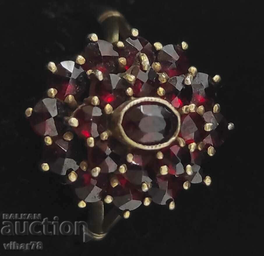 Auction OLD LADIES SILVER RING WITH GARNET AND GOLD PLATED Auction OLD LADIES SILVER RING WITH GARNET AND GOLD PLATED