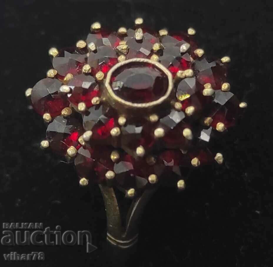 OLD LADIES SILVER RING WITH GARNET AND GOLD PLATED - 7 OLD LADIES SILVER RING WITH GARNET AND GOLD PLATED - 7