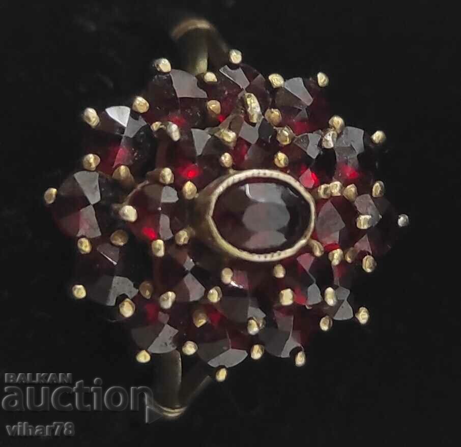 INEL BĂTRÂNE DE ARGINT CU GRANAT ȘI PLACAT cu AUR INEL BĂTRÂNE DE ARGINT CU GRANAT ȘI PLACAT cu AUR