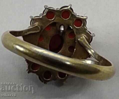 OLD LADIES SILVER RING WITH GARNET AND GOLD PLATED - 6 OLD LADIES SILVER RING WITH GARNET AND GOLD PLATED - 6