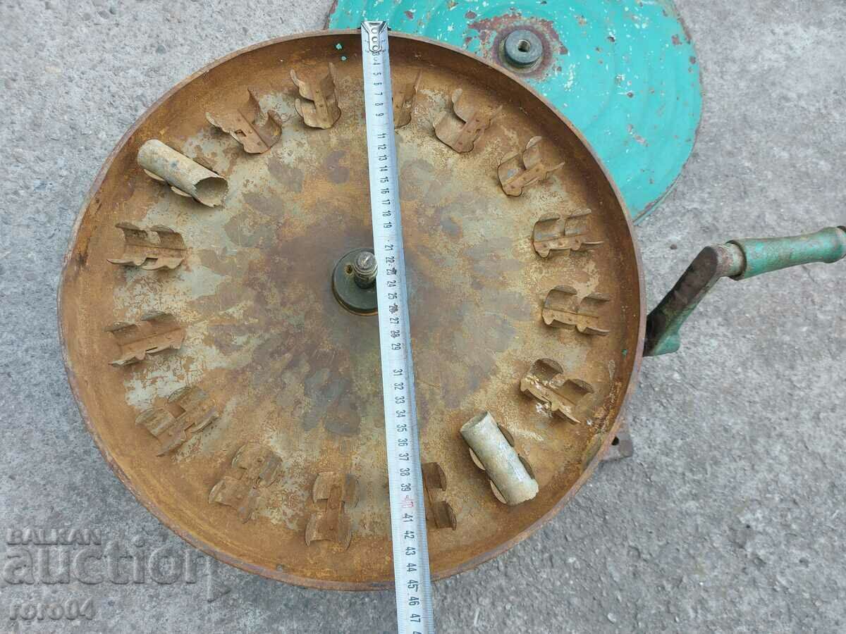 OLD DEVICE - APPARATUS - MILL - 7