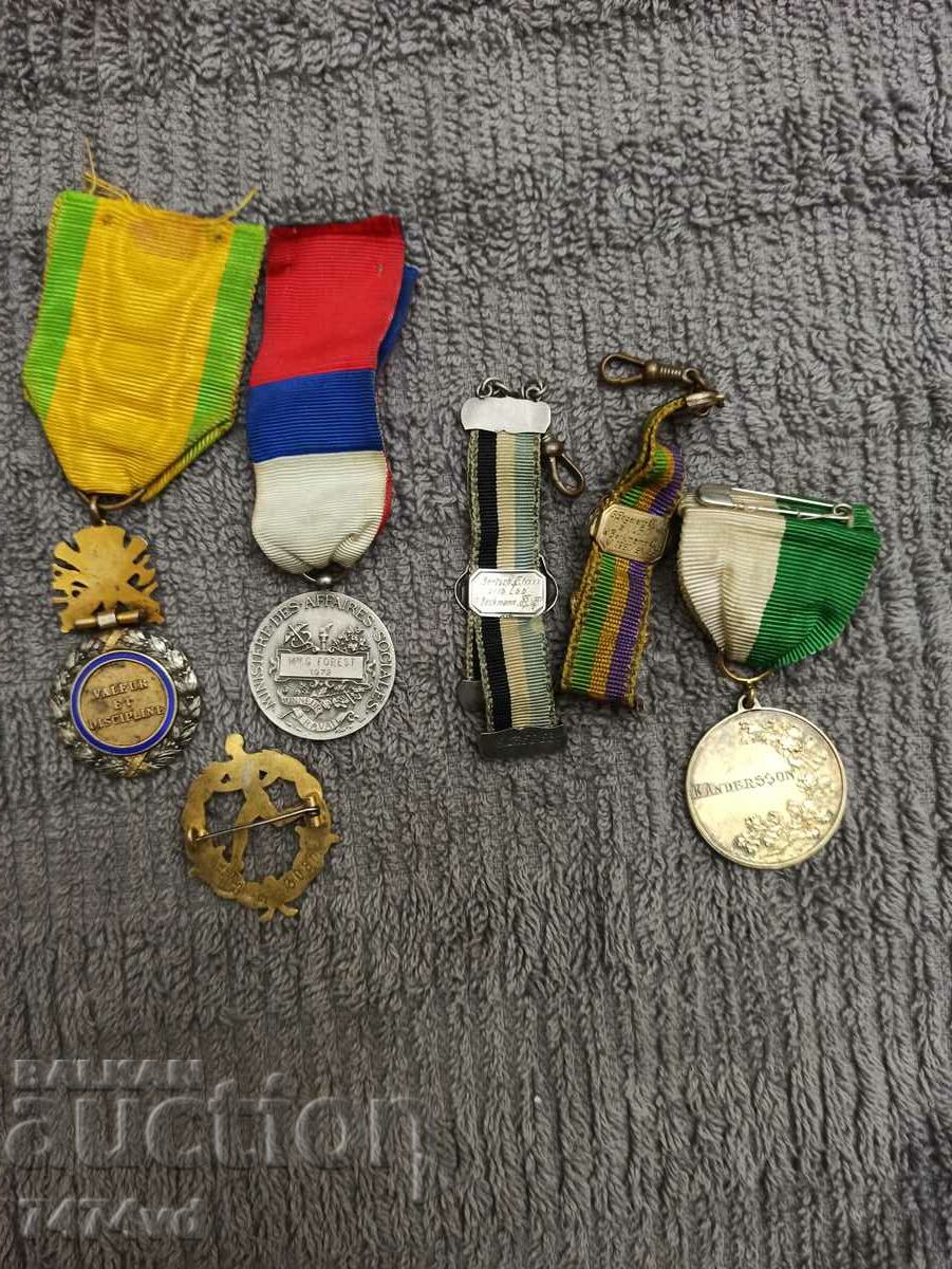 COLLECTION OF SILVER ORDERS, MEDALS, ETC with price 400.00 BGN | € 204.52 COLLECTION OF SILVER ORDERS, MEDALS, ETC with price 400.00 BGN | € 204.52