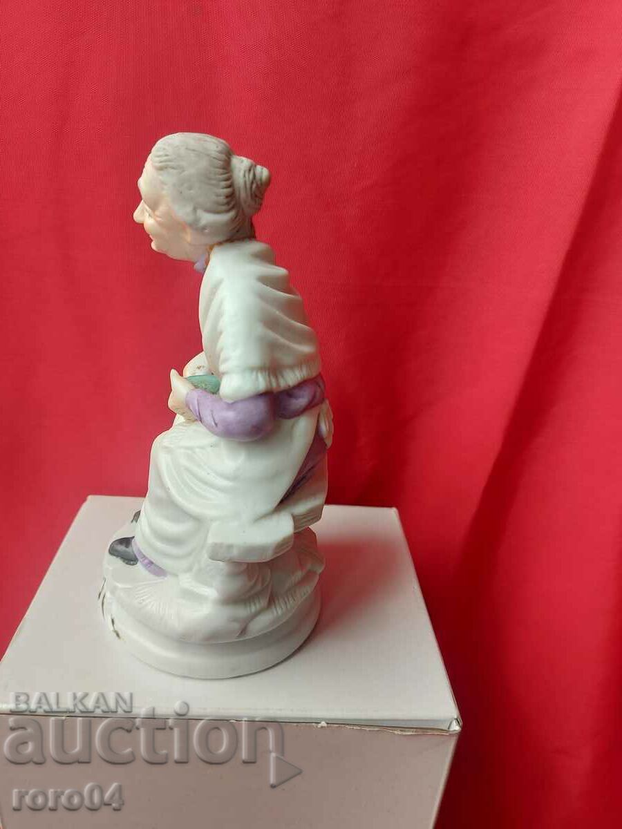 PORCELAIN STATUS with price 45.00 BGN | € 23.01 PORCELAIN STATUS with price 45.00 BGN | € 23.01