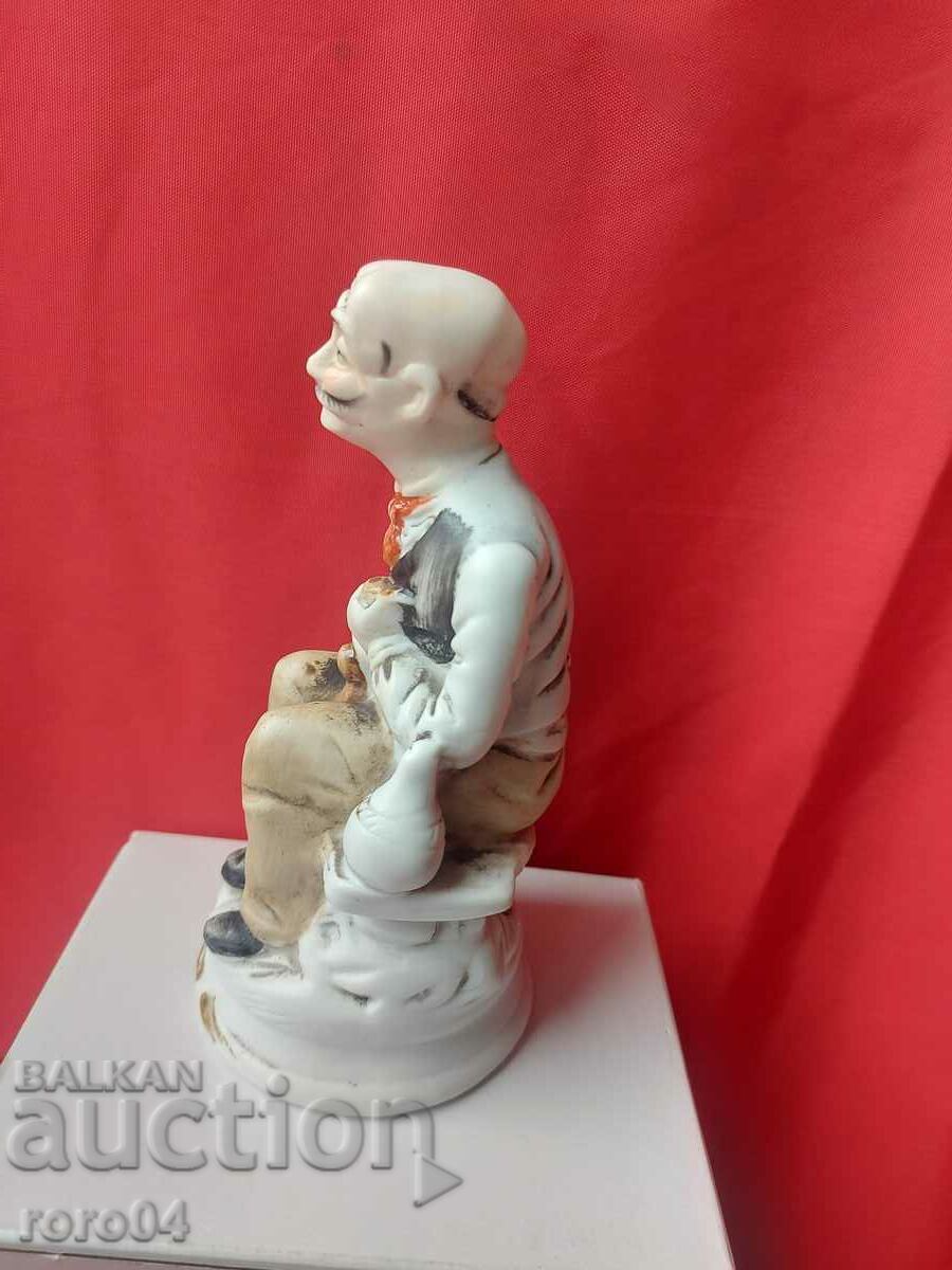 PORCELAIN STATUS with price 45.00 BGN | € 23.01 PORCELAIN STATUS with price 45.00 BGN | € 23.01