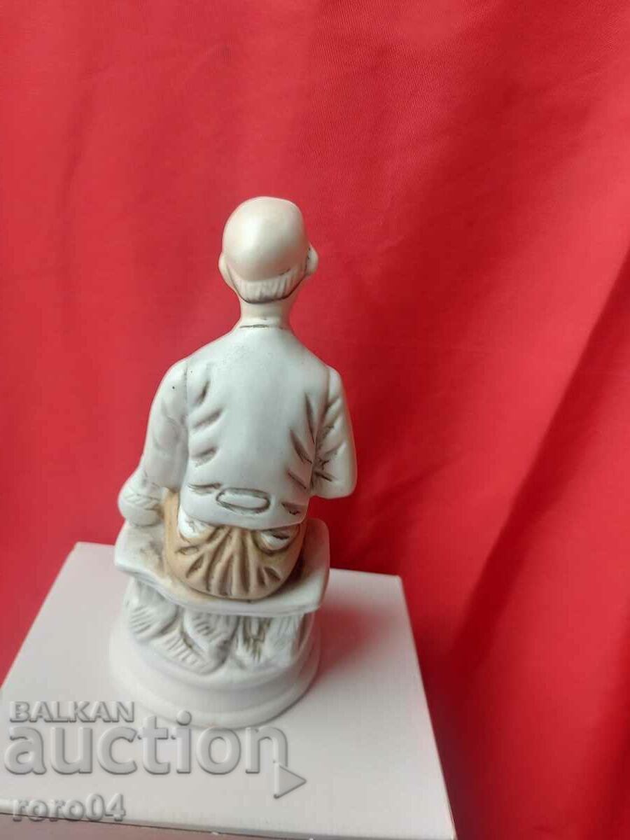 Auction PORCELAIN STATUS Auction PORCELAIN STATUS