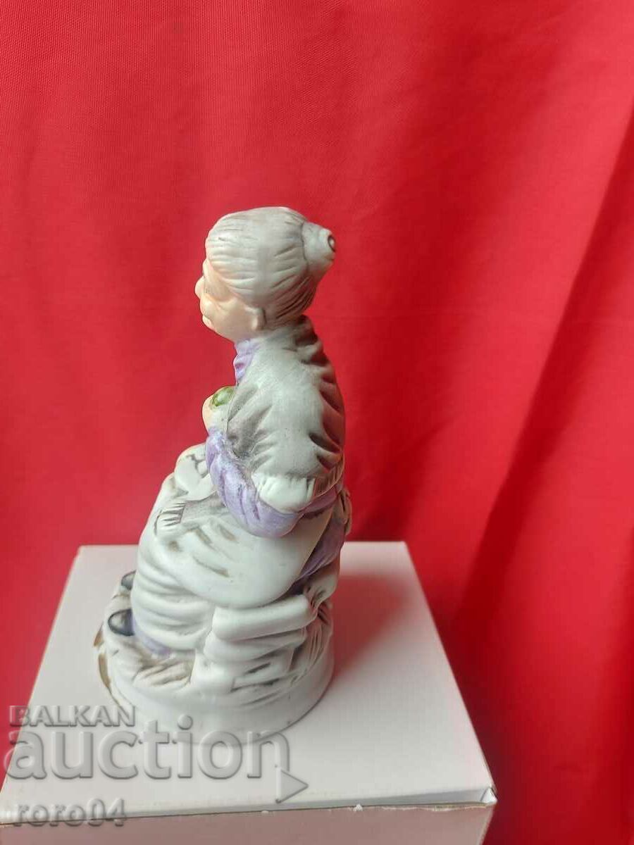 Delivery of PORCELAIN STATUS