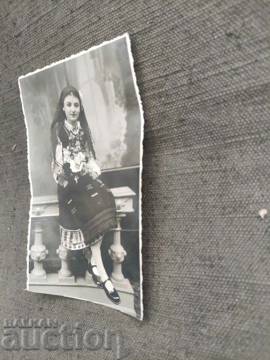 Yambol 1939 Fată în costum