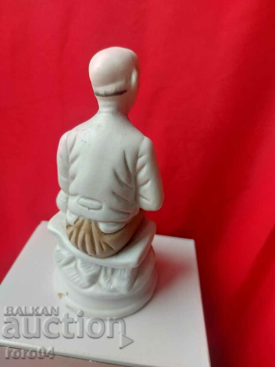Licitație porțelan statuette