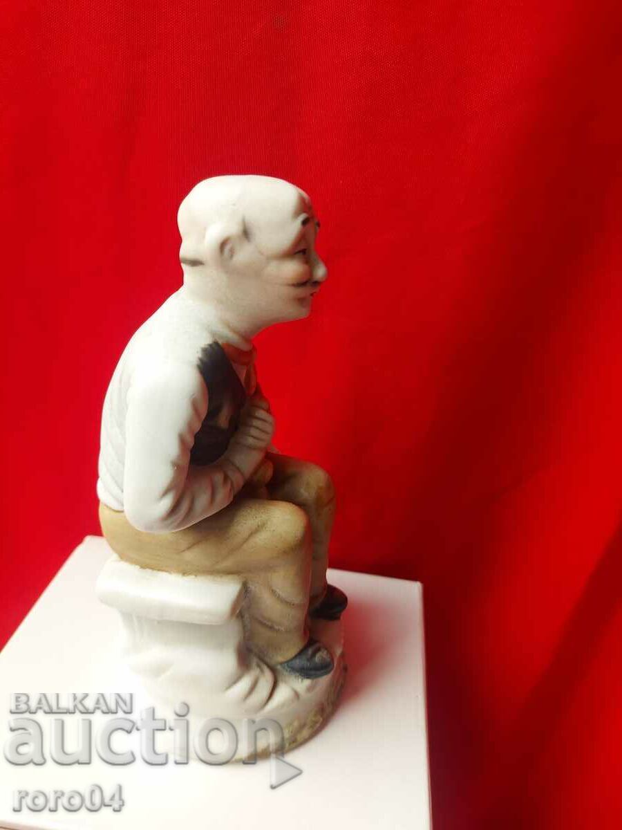 Livrarea porțelan statuette