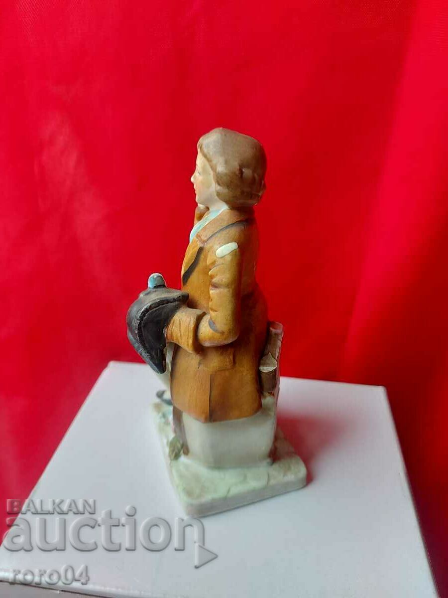 PORCELAIN STATUETTE - Capodimonte with price 27.00 BGN | € 13.80 PORCELAIN STATUETTE - Capodimonte with price 27.00 BGN | € 13.80