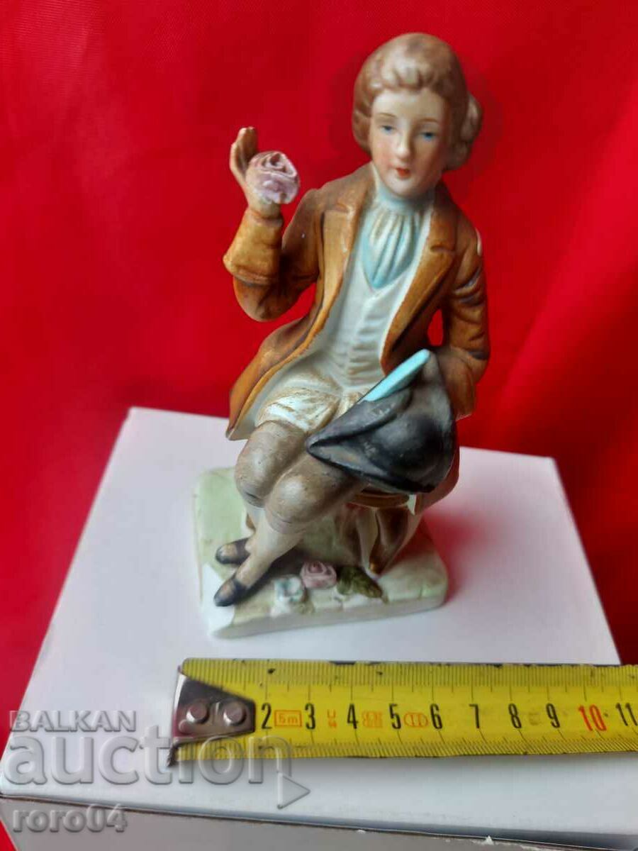 PORCELAIN STATUETTE - Capodimonte - 7 PORCELAIN STATUETTE - Capodimonte - 7