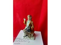 ПОРЦЕЛАНОВА СТАТУЕТКА -  Capodimonte