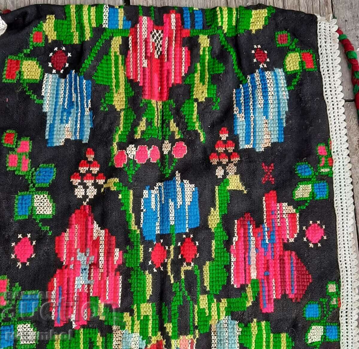 Доставка на Автентична престилка от с. Кипра,Варненско Доставка на Автентична престилка от с. Кипра,Варненско