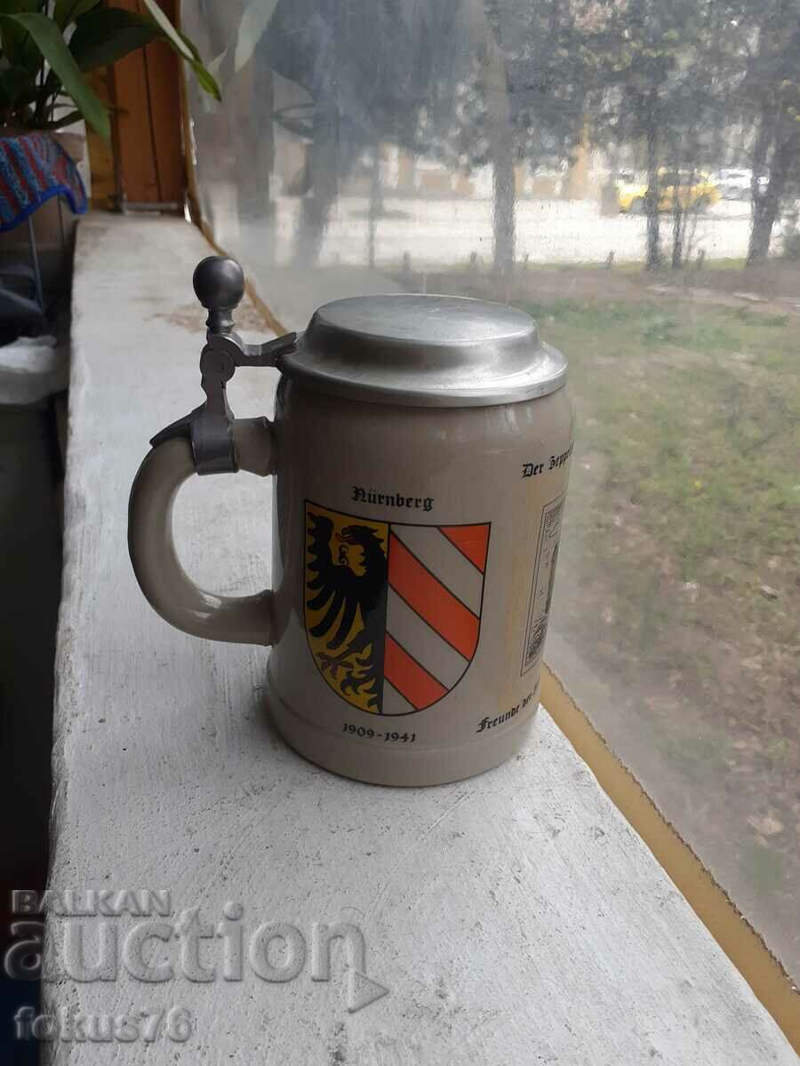 O cană veche germană de bere
