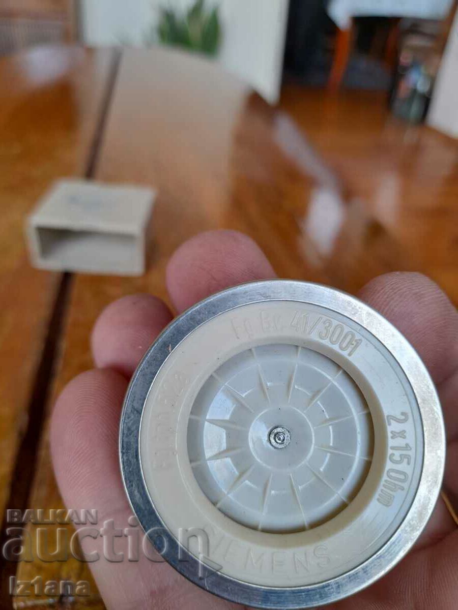 Delivery of Old Siemens telephone handset Delivery of Old Siemens telephone handset