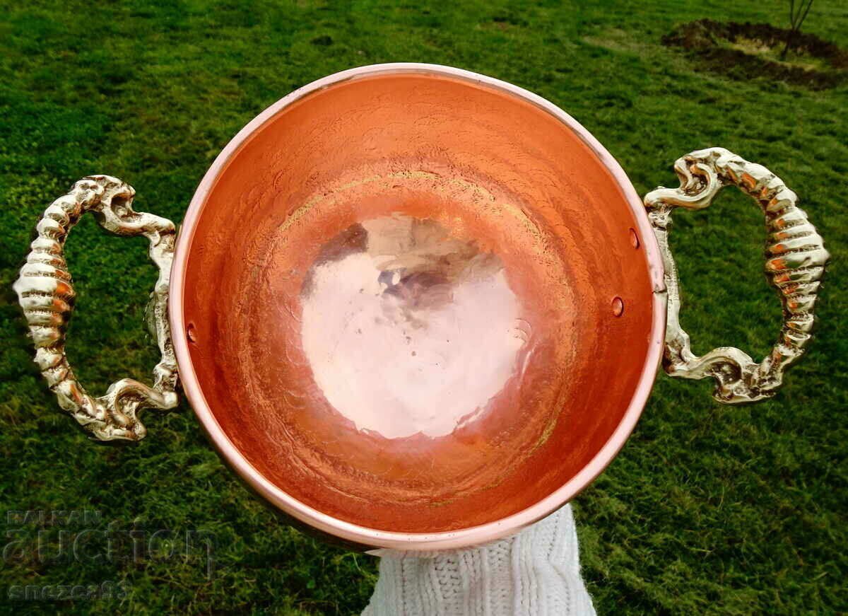 Delivery of Copper vessel with bronze handles, lion heads. Delivery of Copper vessel with bronze handles, lion heads.