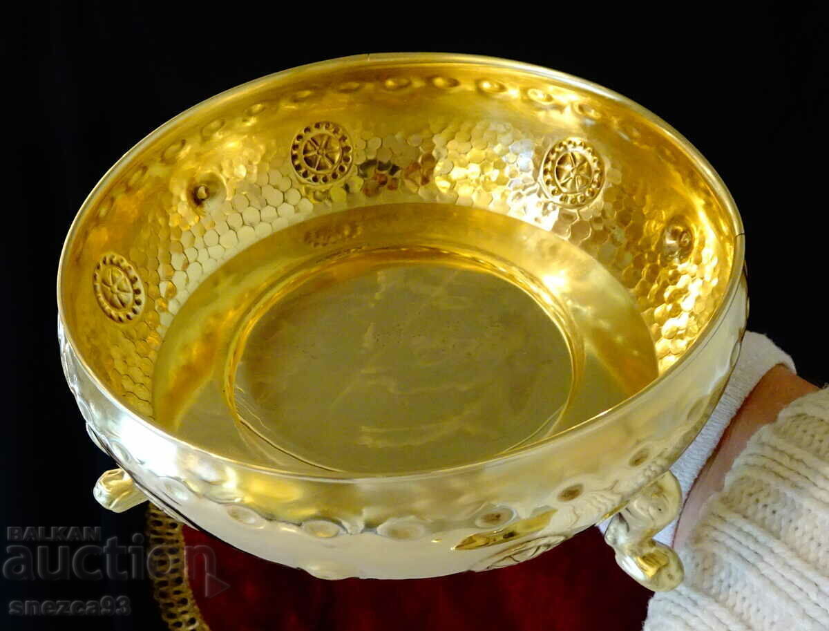 Livrarea Vas de bronz cu capac și labe de leu, cutie de bijuterii