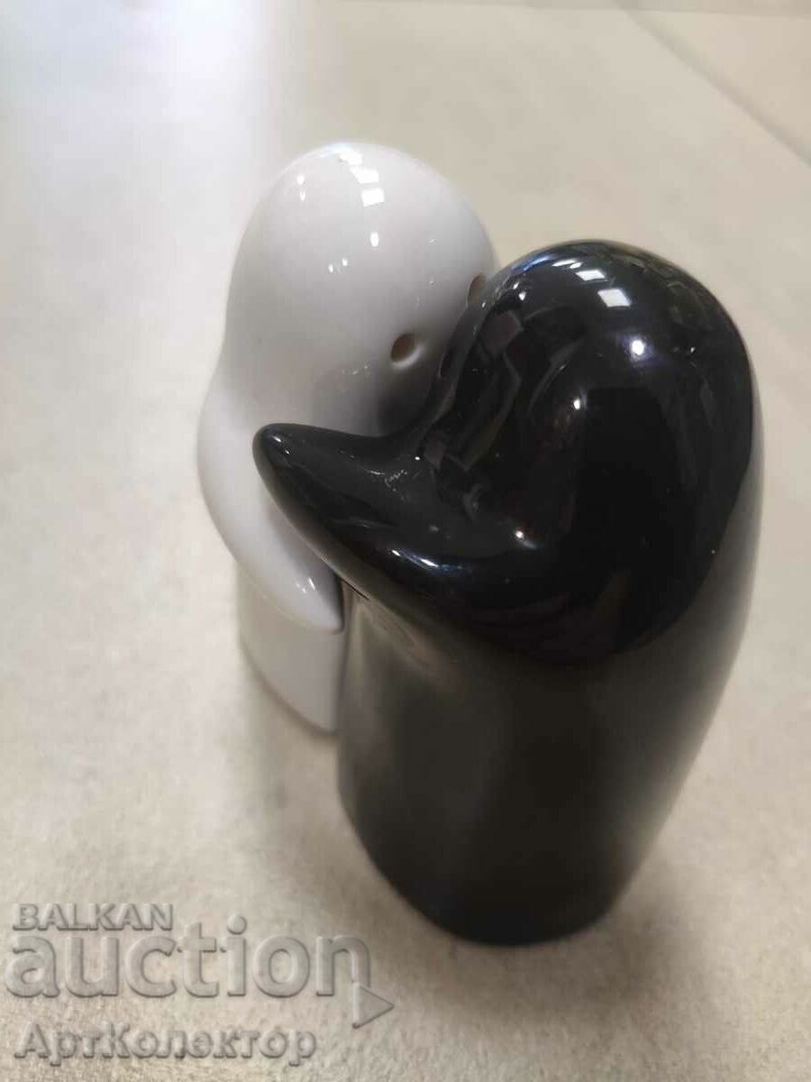 Auction Salt shaker pepper shaker porcelain salt black pepper ceramic Auction Salt shaker pepper shaker porcelain salt black pepper ceramic