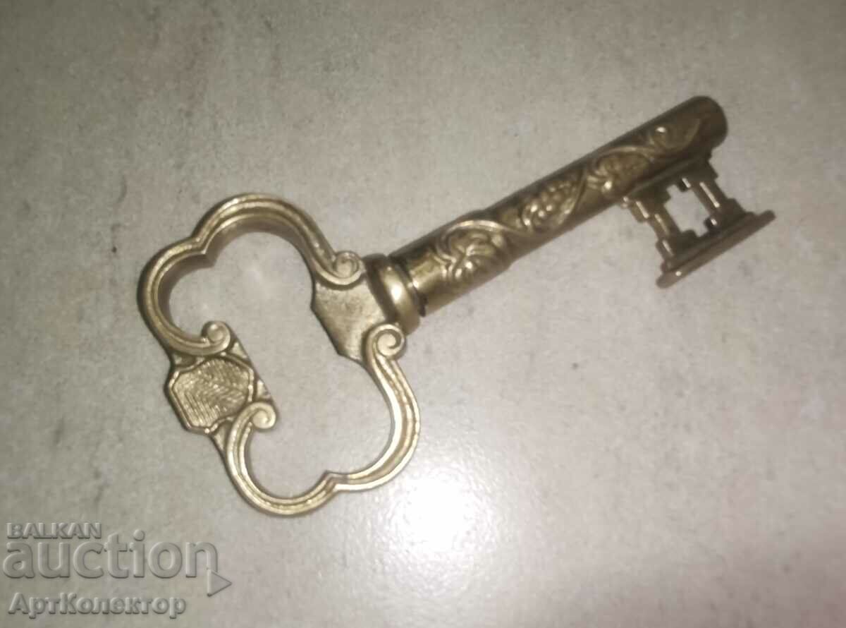 Corkscrew old brass bronze with price 30.00 BGN | € 15.34