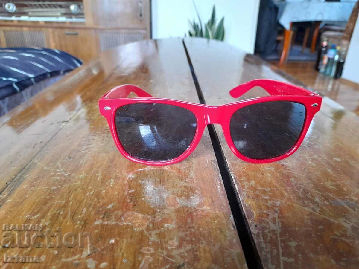 Слънчеви очила Кока Кола,Coca Cola с цена 22.00 лв. | € 11.25 Слънчеви очила Кока Кола,Coca Cola с цена 22.00 лв. | € 11.25