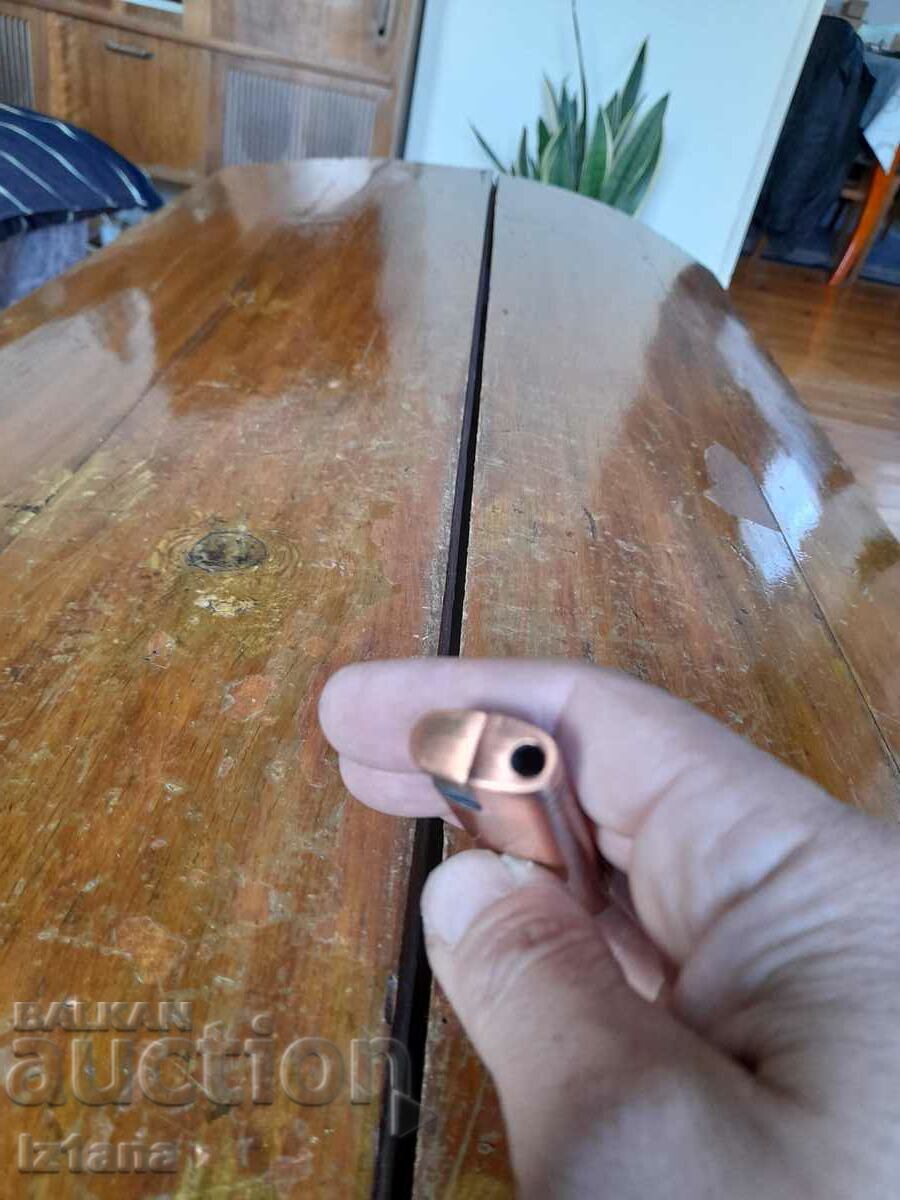 Delivery of An old Marlboro lighter Delivery of An old Marlboro lighter