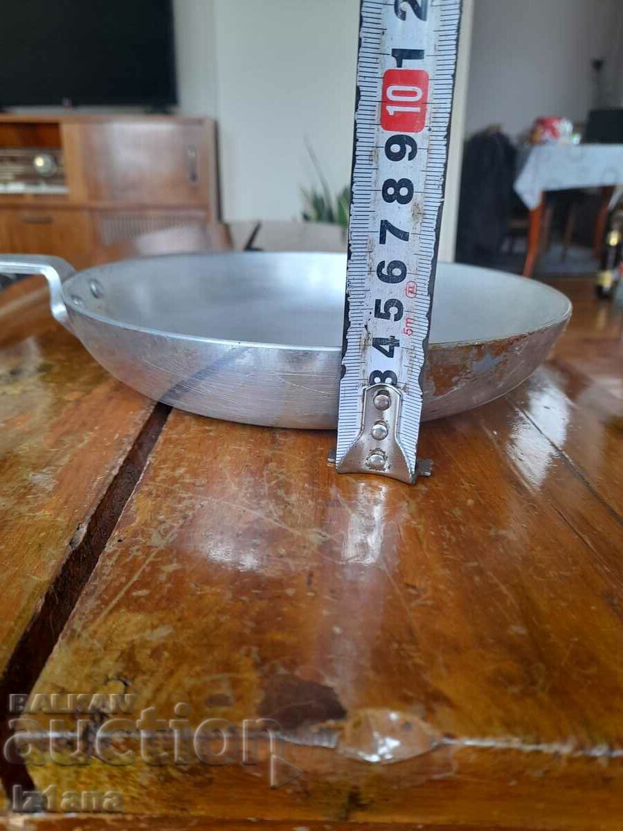 Auction Old aluminum pan Auction Old aluminum pan