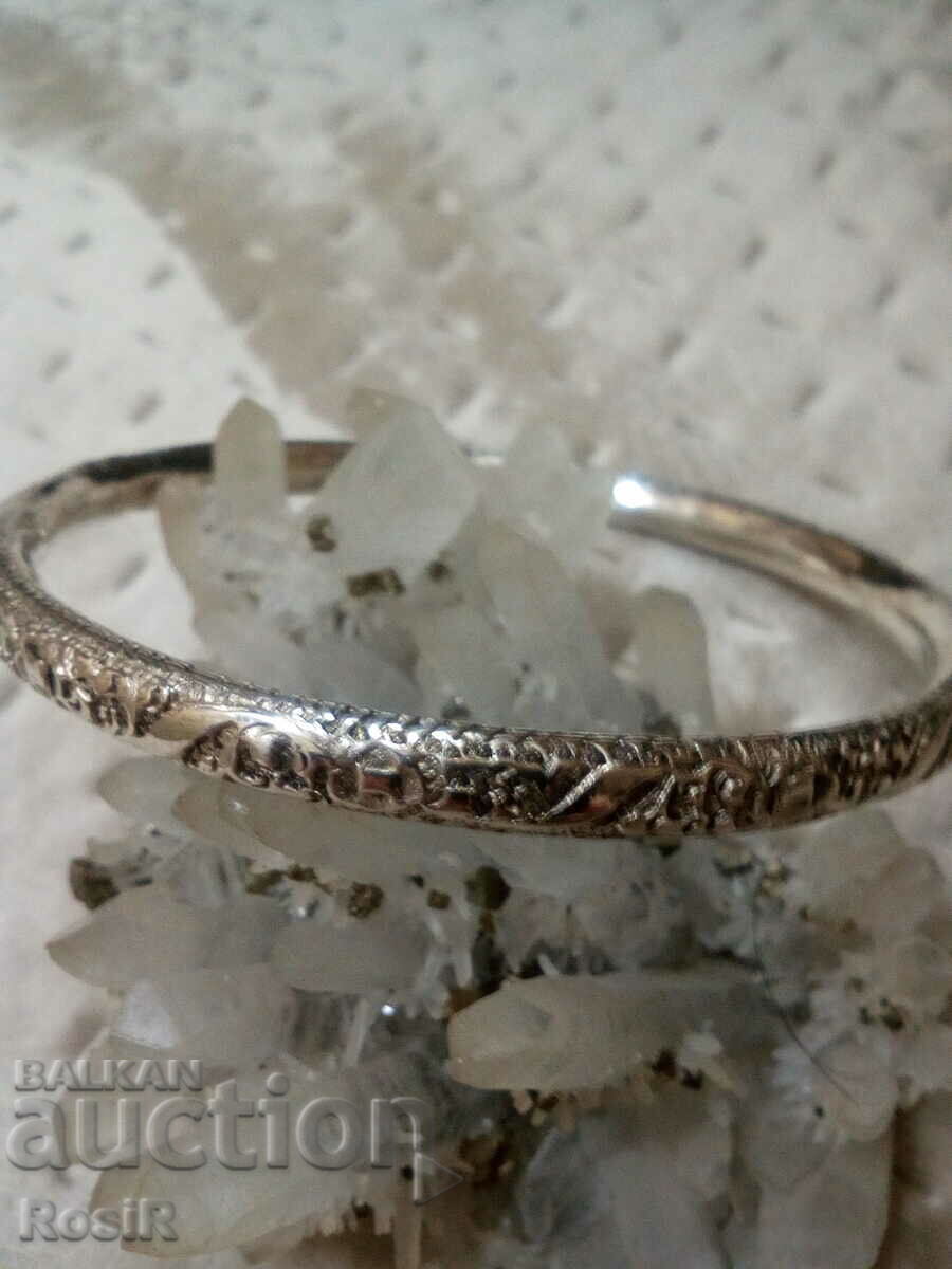 Auction ENGRAVED SILVER BRACELET Auction ENGRAVED SILVER BRACELET