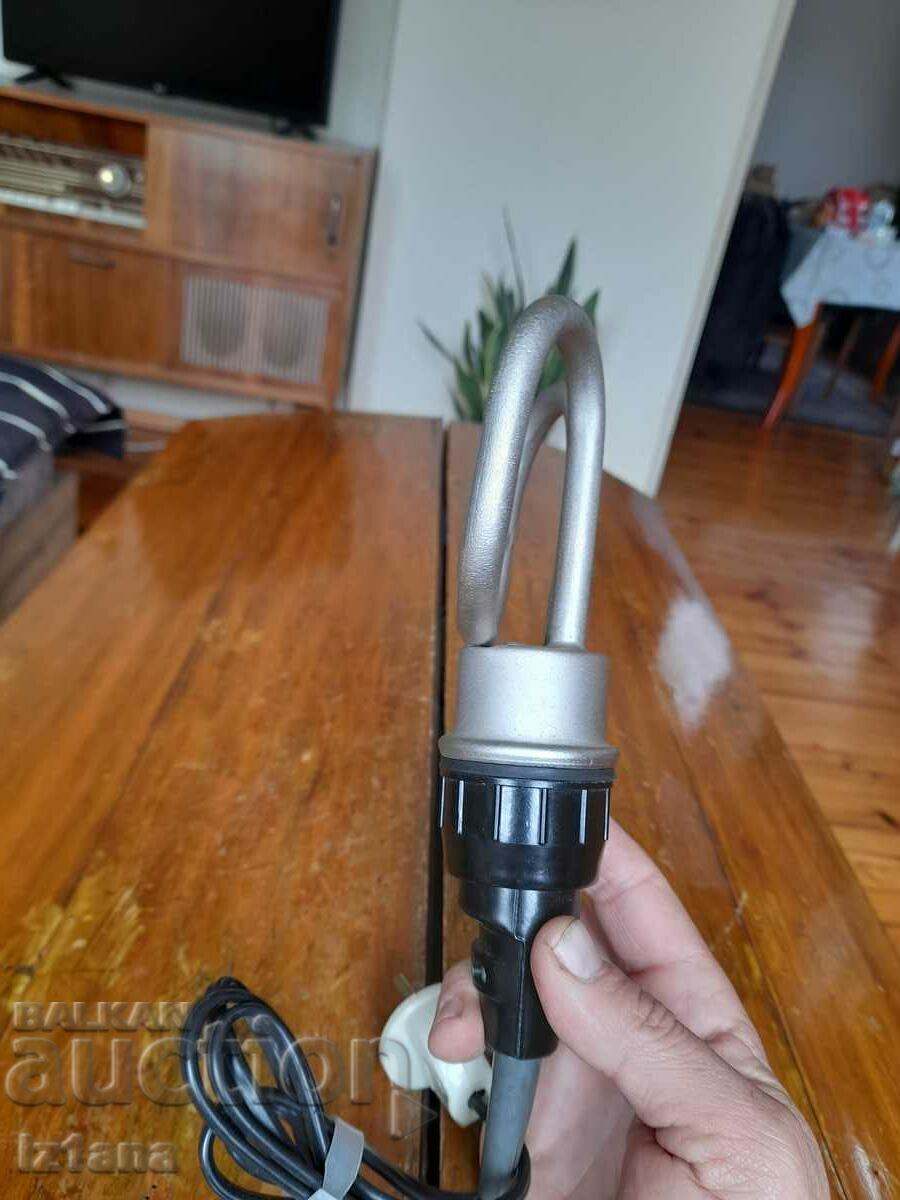 Auction  An old kettle heater