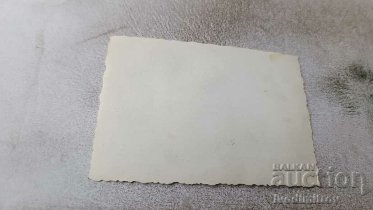 Fotografie Sofia Trei tinere în Piața Adunării Naționale cu preț 1.85 BGN | € 0.95 Fotografie Sofia Trei tinere în Piața Adunării Naționale cu preț 1.85 BGN | € 0.95