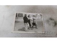 Photo Sofia Mladezh and two young women crossing the street 1938