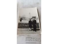 Photo Sofia A man and a girl in front of the monument. of the Soviet Army