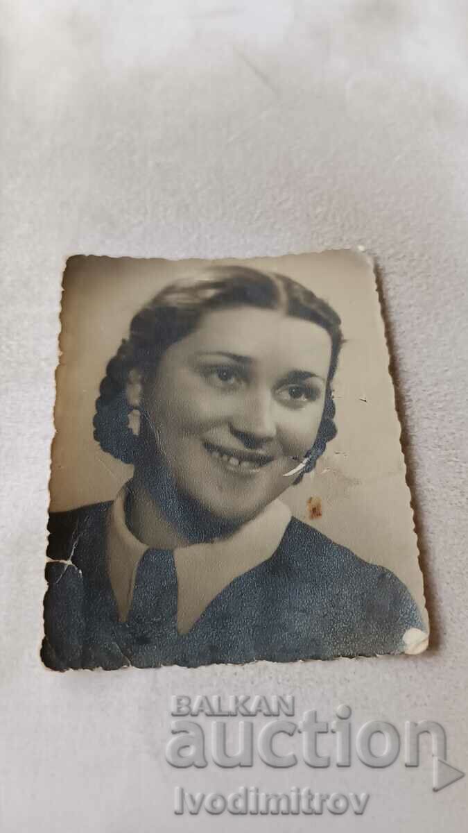 Снимка Варна Младо момиче 1944