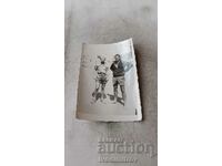 Κυρία Δύο άντρες σε αργαλειό.Κακό ντολ σε λινάτσα. Pernik - Voluyak 1947