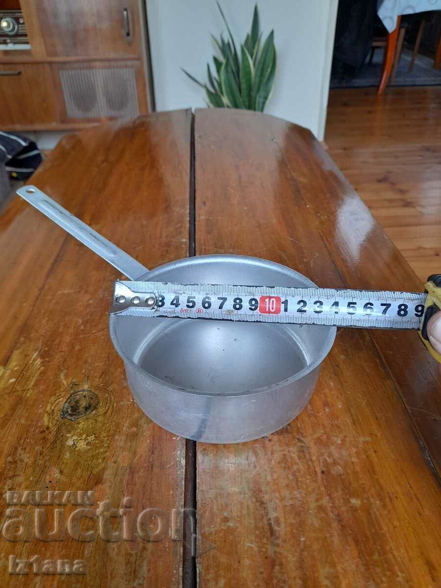 Auction  Old aluminum pan, frying pan, casserole