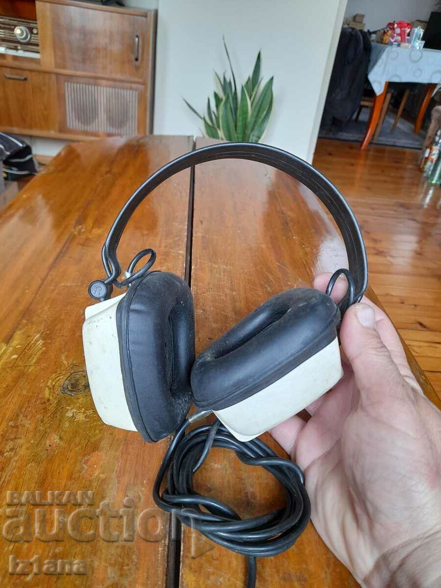 STM20H headphones with price 18.00 BGN | € 9.20